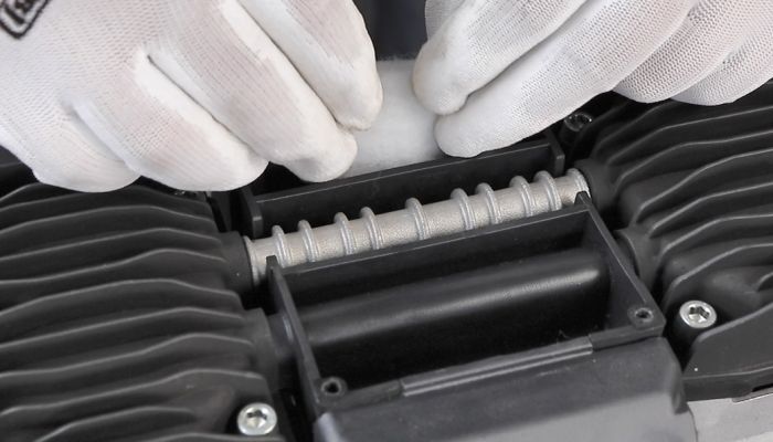 XS: clean / change air filter